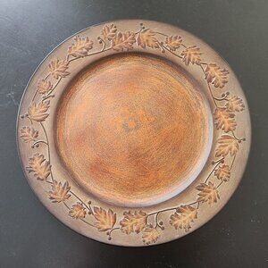 Sur La Table Leaf Chargers